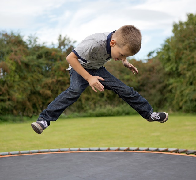 Lompat Trampoline