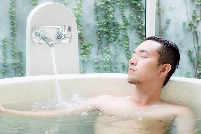 3 Waktu Yang Dilarang Untuk Mandi Benar Atau Mitos Bidadari My